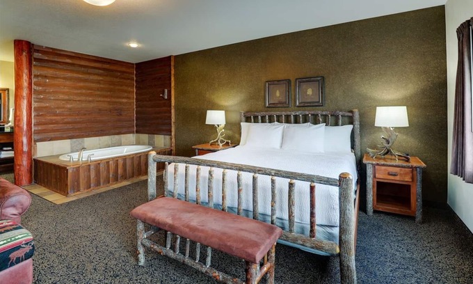 Sioux City Hotel | Theme Suite, Whirlpool, Stoney Creek, 1 King Bed, Fireplace, Pool!