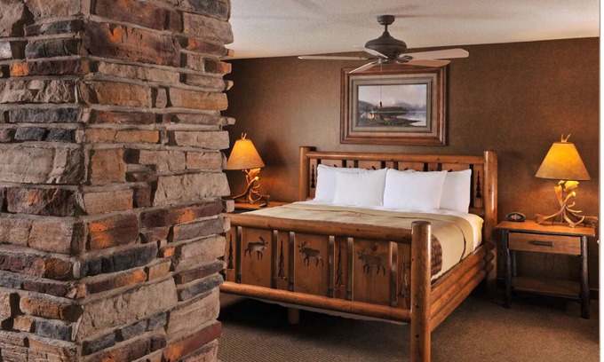 St. Joseph Hotel | Theme Suite with Whirlpool, Stoney Creek St. Joseph, Heated Pool