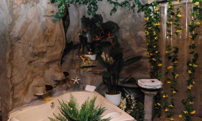 American Fork House | Themed Suites with Private Tub, Shower Massage, Fireplace!