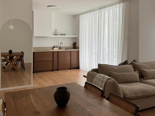 Lykabittos Apartment | Themelio Living 2-Bed Apartment Nicosia City Centre