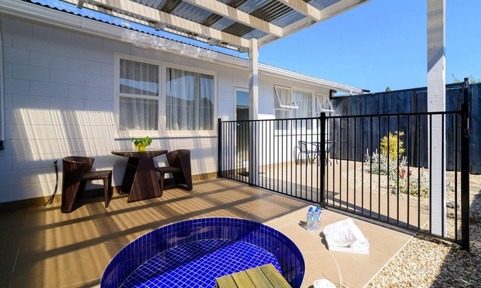 Fenton Street Hotel | Thermal Oak Motel