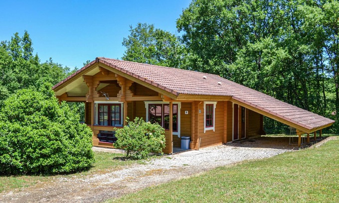 Mauroux House | These tastefully decorated chalets are located in a very well-kept vacation village in a hilly and w