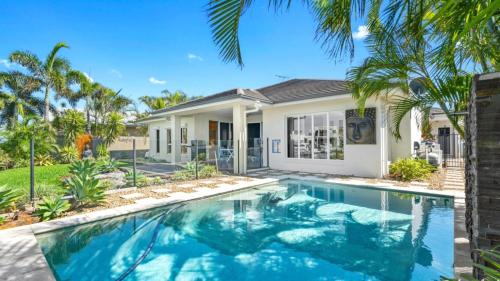 Banksia Beach House | Think Elegant & Luxury