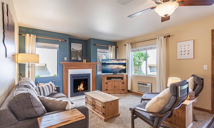 Downtown Leavenworth Condo | Think Oktoberfest & Christmas Dates! Walk to Downtown! Grnd Floor, Free Parking!