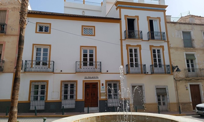 Cuevas Del Almanzora Hotel | This beautiful light and airy room has been adorned with unique decoration