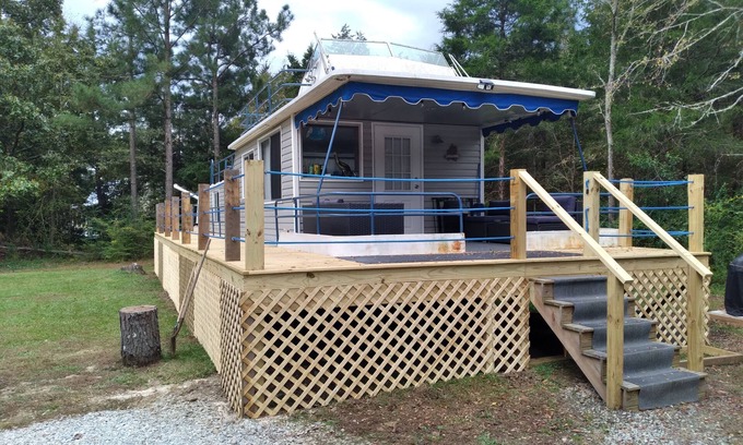 Elberton Boat Rental | This Boat Don't Float. Completely refinished and updated 50 foot Houseboat.
