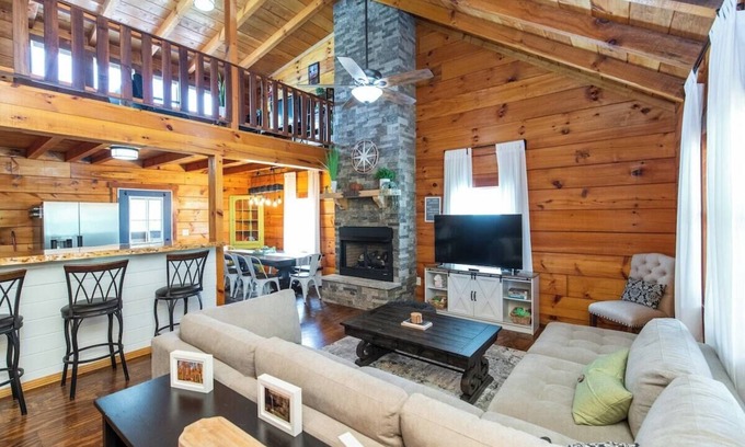 Stanton Cabin | This cabin is a 4 bedroom(s), 2 bathrooms, located in Stanton, KY.