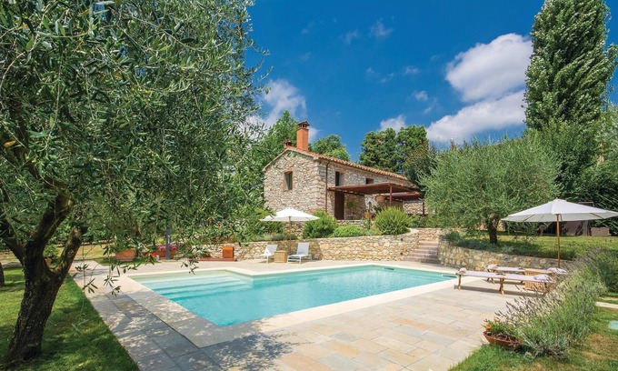 Vaiano House | This characteristic vacation home, surrounded by a large, well-kept fenced garden, is located in the