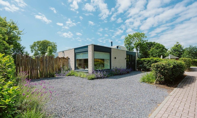 Ouddorp House | This completely renovated, tastefully decorated bungalow (non-smoking) is located within walking distance (1.5 km) of the Ouddorp beach.