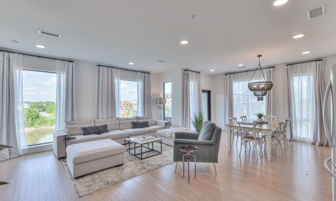 North Capitol Condo | This condominium is a 3 bedroom(s), 2.5 bathrooms, located in Nashville, TN.