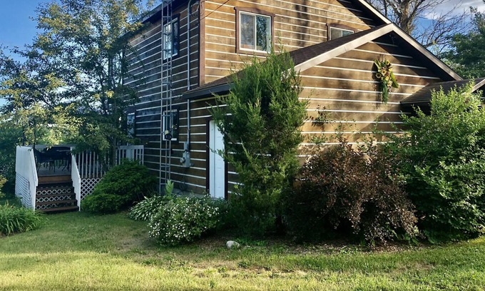 Plaisance Ski Chalet | This cottage is located on the Outaouais River, in a beautiful national park.