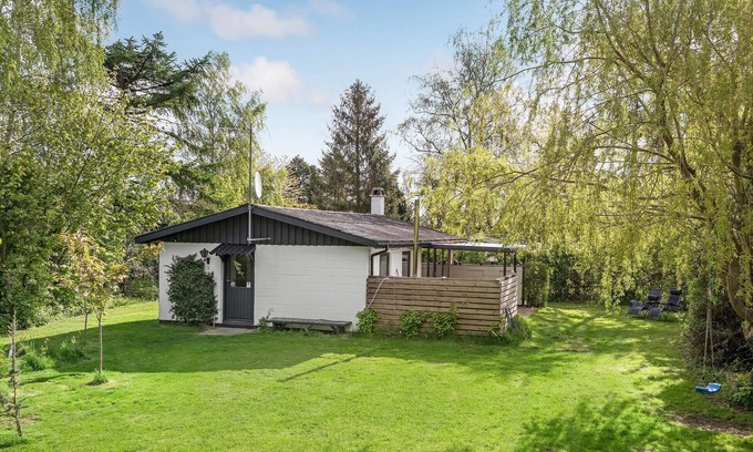 Stubbekobing House | This cozy cottage is located in Sortsø Strand, near Stubbekøbing.