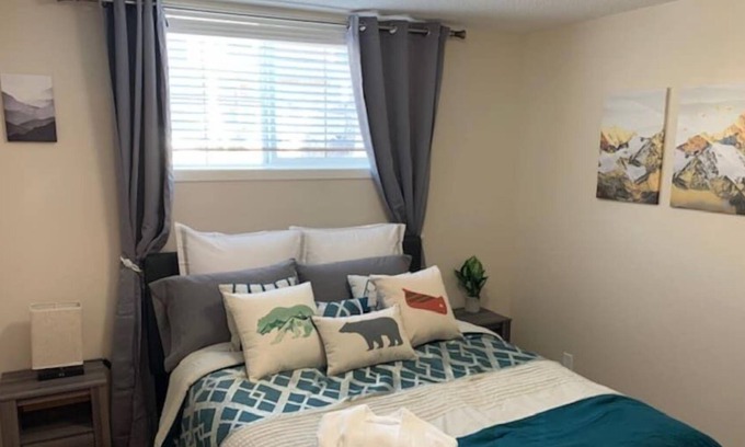 Cochrane Apartment | This guest suite is a 2 bedroom(s), 1 bathrooms, located in Cochrane, AB.