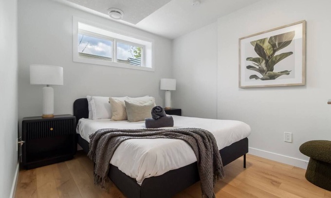 Southwest Edmonton Apartment | This guest suite is a 1 bedroom(s), 1 bathrooms, located in Edmonton, AB.