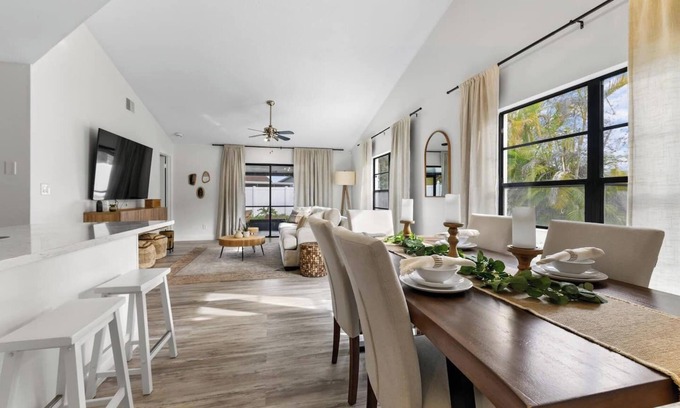 Brandon House | This home has 3 bedrooms with 6 beds and 2 bathrooms making it perfect for 9 guests!