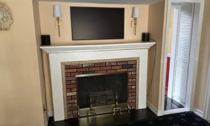 Huntington Station House | This house is a 3 bedroom(s), 2 bathrooms, located in Huntington Station, NY.