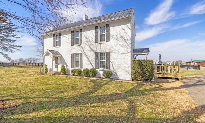 Harrodsburg House | This house is a 2 bedroom(s), 1.5 bathrooms, located in Harrodsburg, KY.