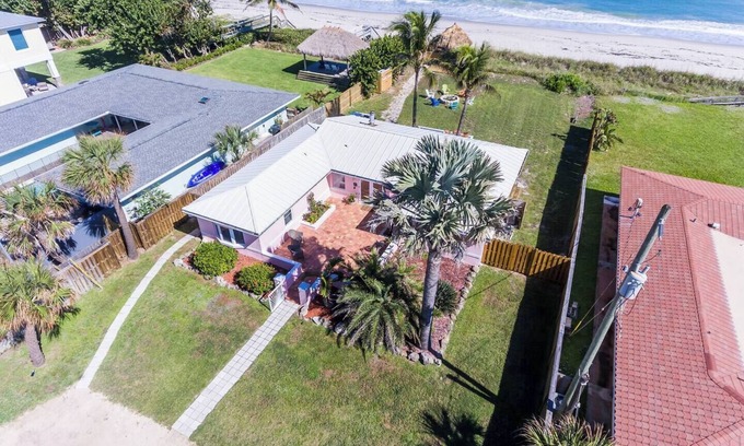 Ocean Shores House | This house is a 2 bedroom(s), 2 bathrooms, located in Indialantic, FL.