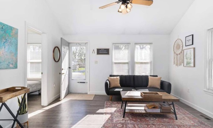 Southfield House | This house is a 2 bedroom(s), 1 bathrooms, located in Southfield, MI.