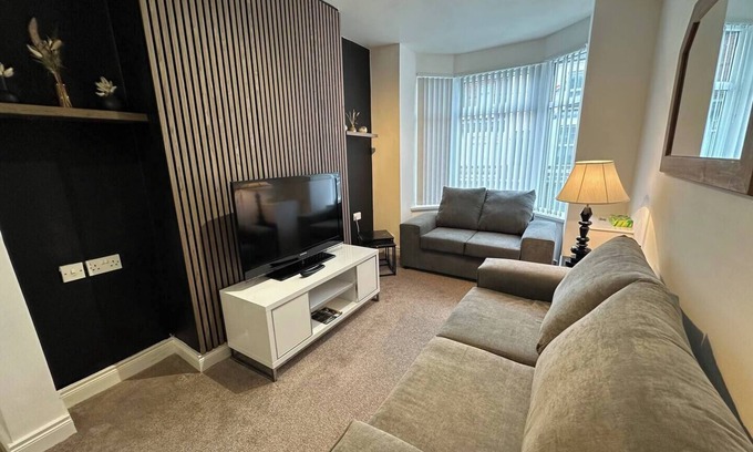 Ormeau House | This house is a 2 bedroom(s), 1 bathrooms, located in Belfast, Northern Ireland.