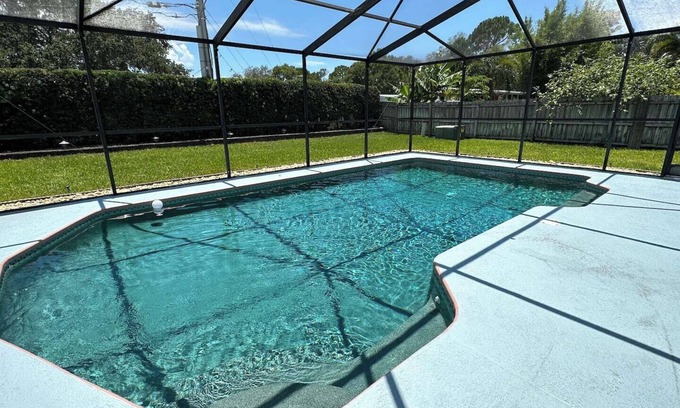 Largo House | This house is a 2 bedroom(s), 2 bathrooms, located in Largo, FL.