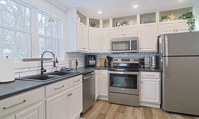 Fredericton House | This house is a 3 bedroom(s), 1.5 bathrooms, located in Fredericton, NB.
