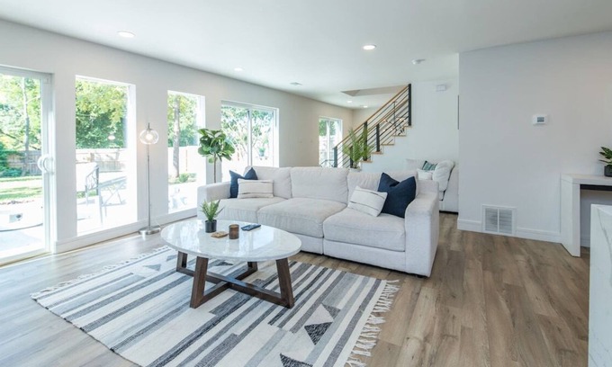 Lexington House | This house is a 3 bedroom(s), 2 bathrooms, located in Lexington, KY.