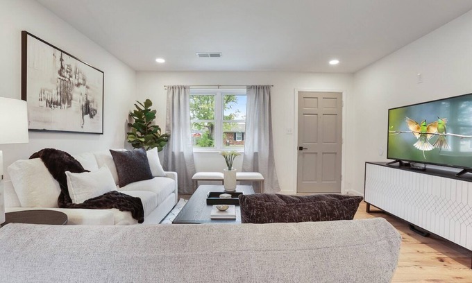Lexington House | This house is a 3 bedroom(s), 1 bathrooms, located in Lexington, KY.