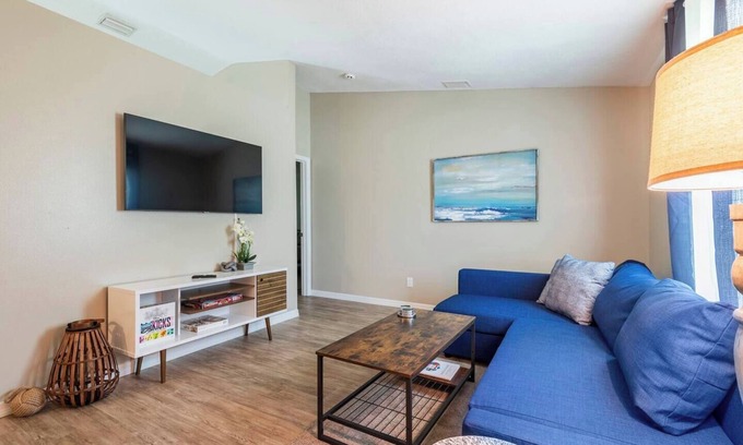 Port Malabar House | This house is a 3 bedroom(s), 2 bathrooms, located in Palm Bay, FL.