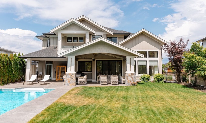 Southwest Mission House | This house is a 3 bedroom(s), 3.5 bathrooms, located in Kelowna, BC.