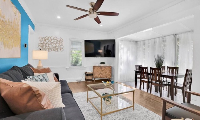 Peachtree Park House | This house is a 3 bedroom(s), 2 bathrooms, located in Atlanta, GA.
