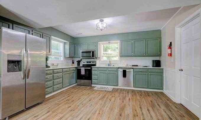Newnan House | This house is a 3 bedroom(s), 3 bathrooms, located in Newnan, GA.