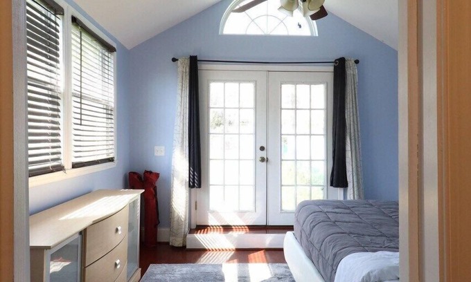 Towson House | This house is a 3 bedroom(s), 2 bathrooms, located in Towson, MD.