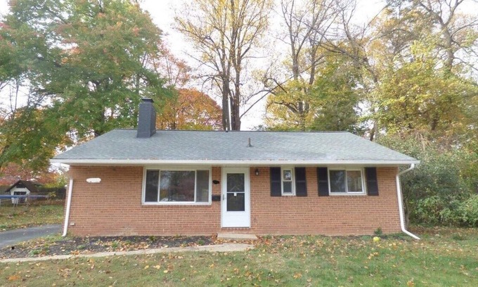 North Springfield House | This house is a 4 bedroom(s), 2.5 bathrooms, located in Springfield, VA.