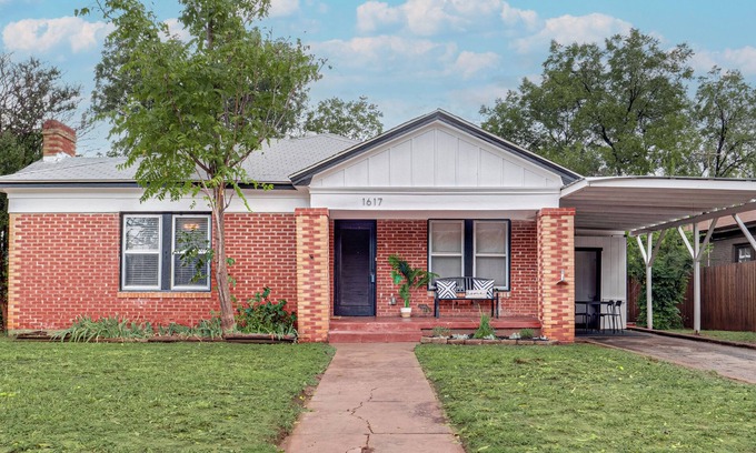 Abilene House | This house is a 4 bedroom(s), 2 bathrooms, located in Abilene, TX.