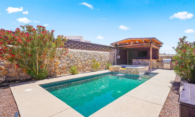 Biggs Field House | This house is a 4 bedroom(s), 2.5 bathrooms, located in El Paso, TX.