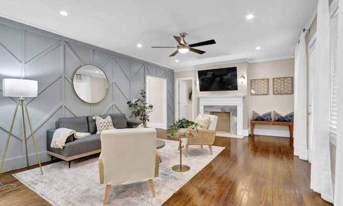 South Tuxedo Park House | This house is a 5 bedroom(s), 5.5 bathrooms, located in Atlanta, GA.