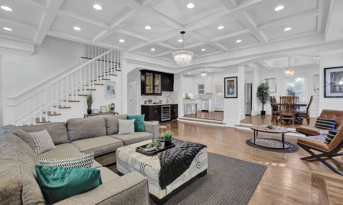 South Tuxedo Park House | This house is a 6 bedroom(s), 6.5 bathrooms, located in Atlanta, GA.