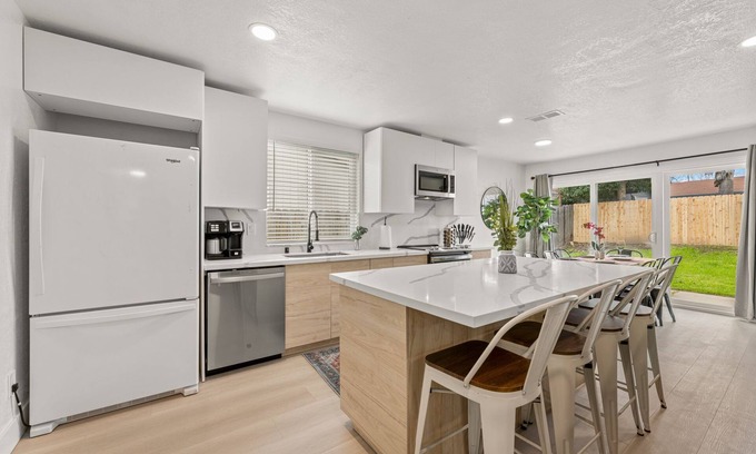 Citrus Heights House | This house is a 3 bedroom(s), 2 bathrooms, located in Citrus Heights, CA.