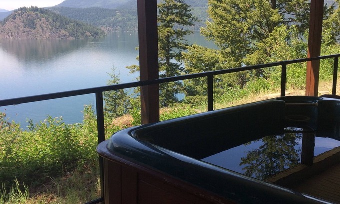 Blind Bay House | This house is the iconic house of the Shuswap lake! Gorgeous views of the bay!