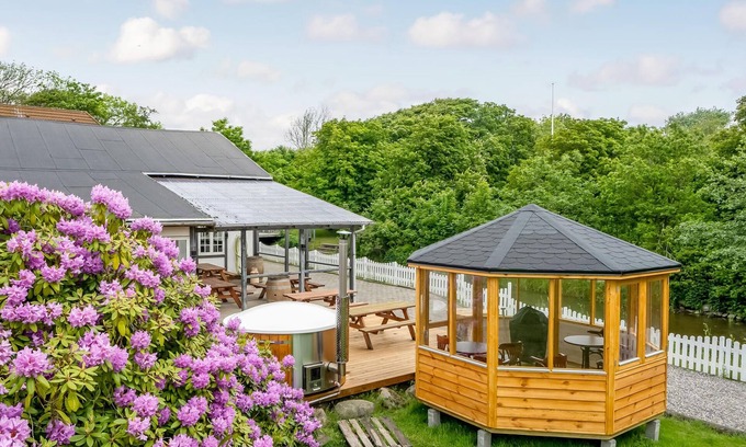 Bedsted House | This is an old inn in Morup Mølle, which provides 11 rooms.