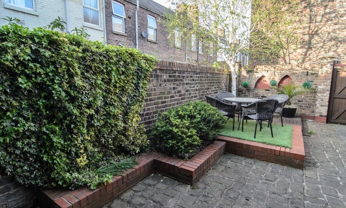 Anfield House | THIS IS ANFIELD cozy 3 bedrooms vacation home near anfild stadium