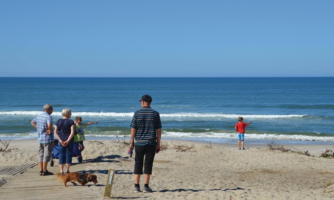 Lodbjerg Hede House | This large vacation home is located in a quiet area and can accommodate no less than 14 people.