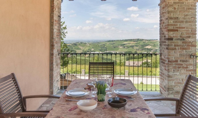 Castagnole delle Lanze House | This lovely and spacious apartment is located 2 km from Castagnole delle Lanze, in the heart of the