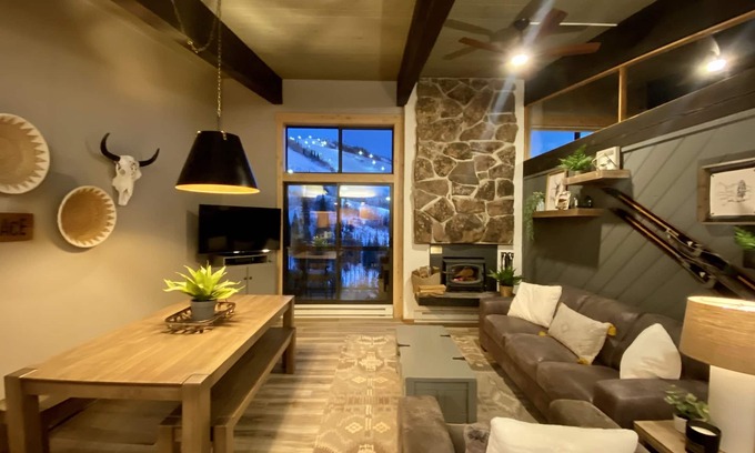 Steamboat Springs Condo | ‘This Must be the Place!’ Ski-in/Ski-out condo with breathtaking views!