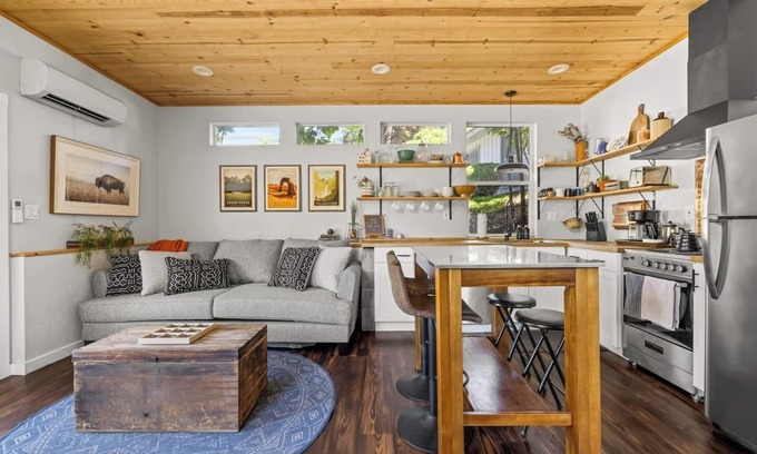 Boise House | This newly built home is perfect for a couple or traveling professional