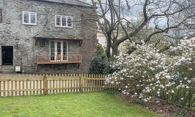 Liskeard Cottage | This pet-friendly, end-of-terrace cottage is ideal for family or friends holidaying together.