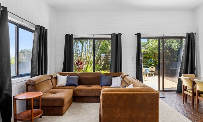 Woolgoolga Apartment | This quaint 2-bedroom property will be your home away from home during your holiday to Woolgoolga!