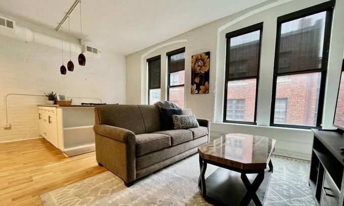 Old Market Apartment | This serviced apartment is a 2 bedroom(s), 2 bathrooms, located in Omaha, NE.