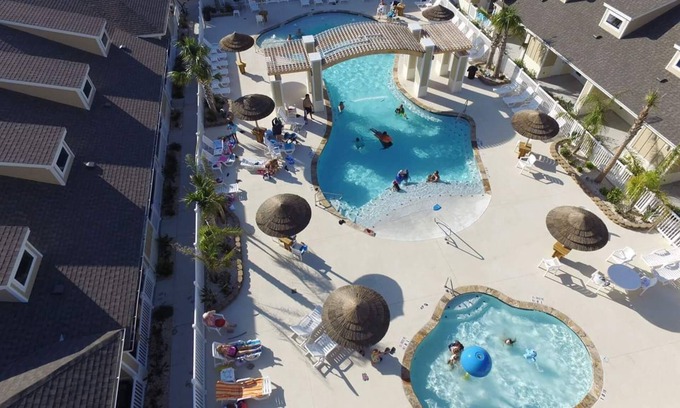 Corpus Christi House | This Spacious 1 Bedroom is "Just Right" Close to Beach, Beautiful Pool, Sleeps 6